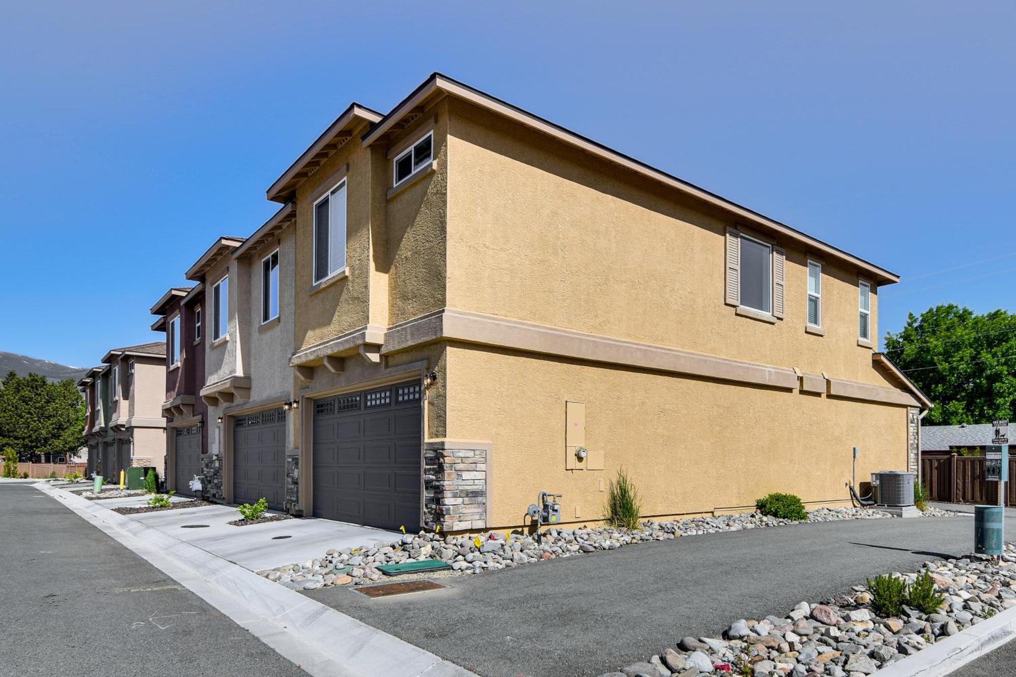 Central Carson City Townhome, 1 Mi To Downtown! エクステリア 写真