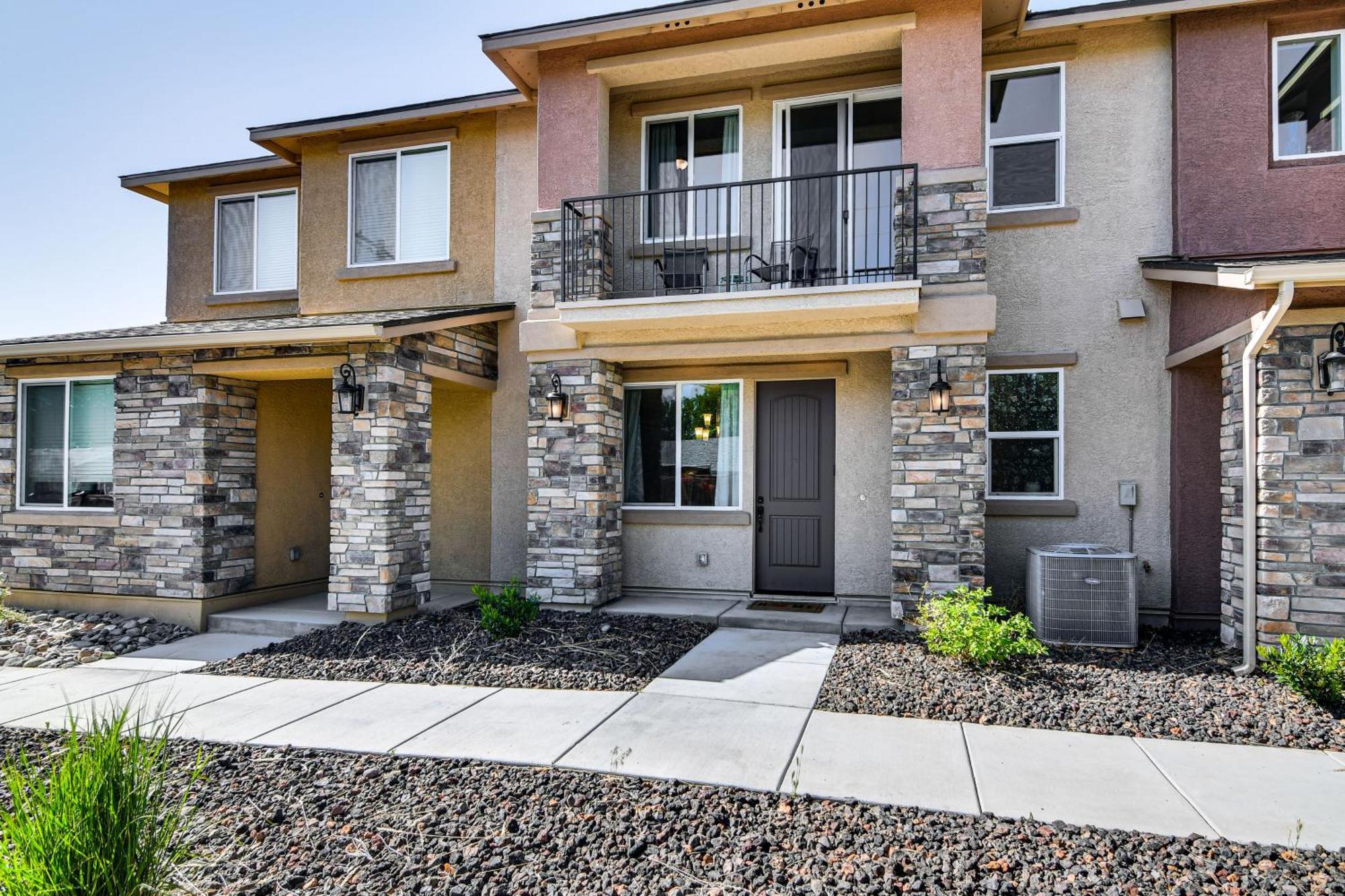 Central Carson City Townhome, 1 Mi To Downtown! エクステリア 写真