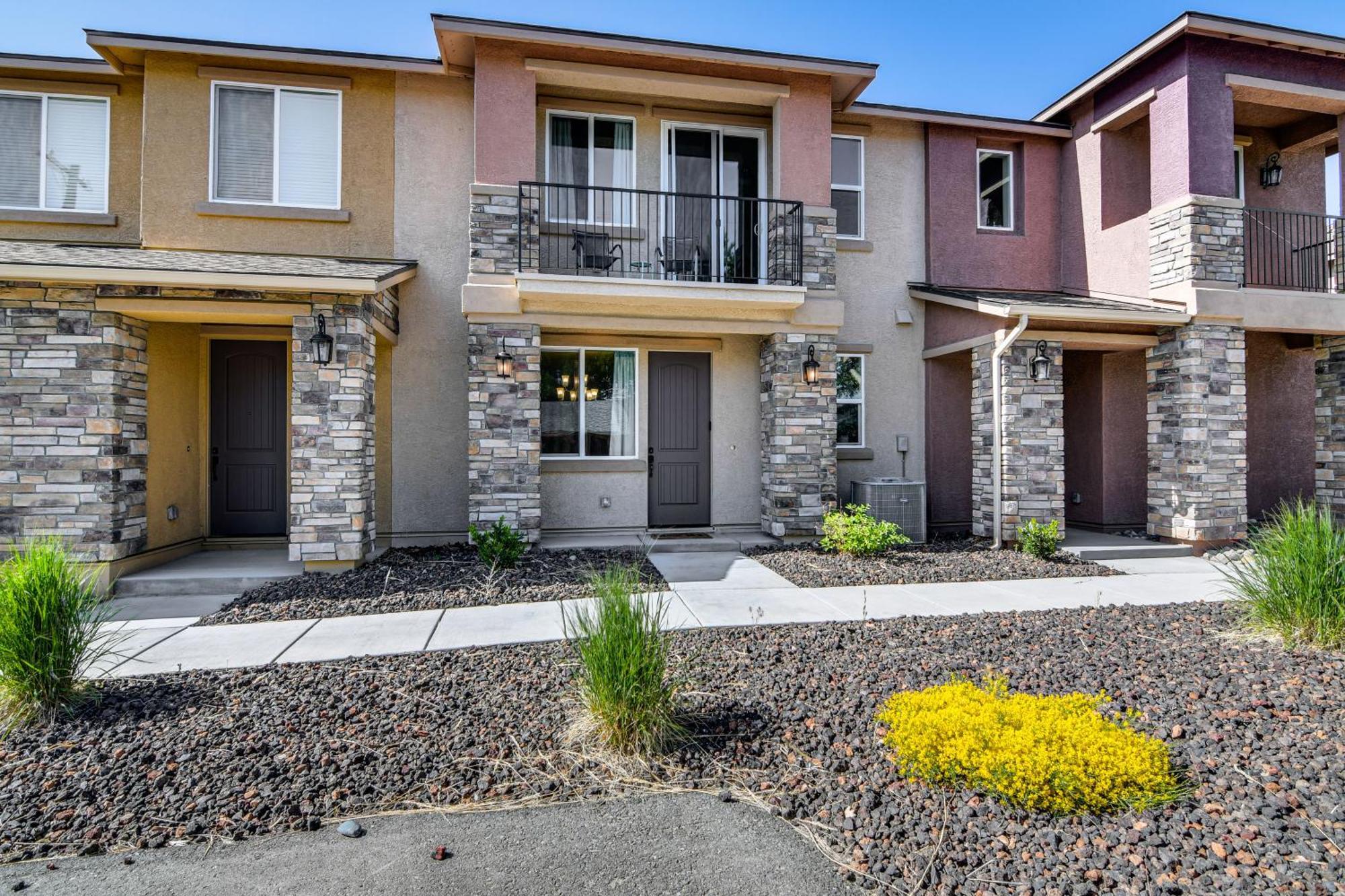 Central Carson City Townhome, 1 Mi To Downtown! エクステリア 写真